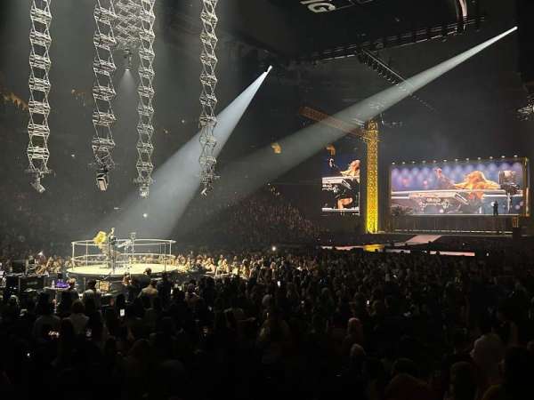 Rogers Arena, section: 109, row: 6, seat: 103