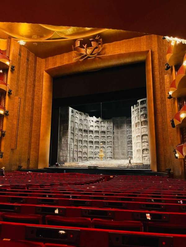 Metropolitan Opera House - Lincoln Center, section: Orchestra R, row: Y, seat: 18