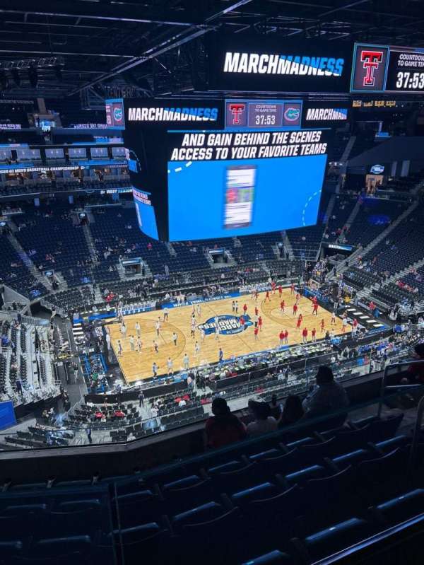 Chase Center, section: 208, row: 11, seat: 4