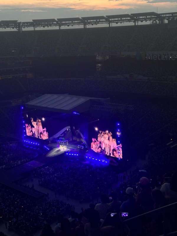 MetLife Stadium, section: 317, row: 22, seat: 7