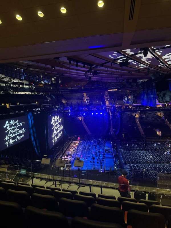 Madison Square Garden, section: 222, row: 9, seat: 15