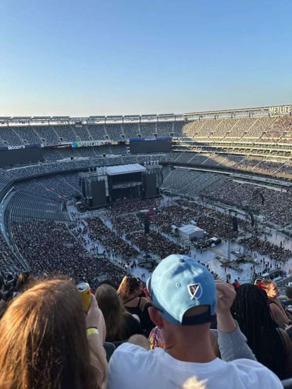 MetLife Stadium, section: 331, row: 23, seat: 7
