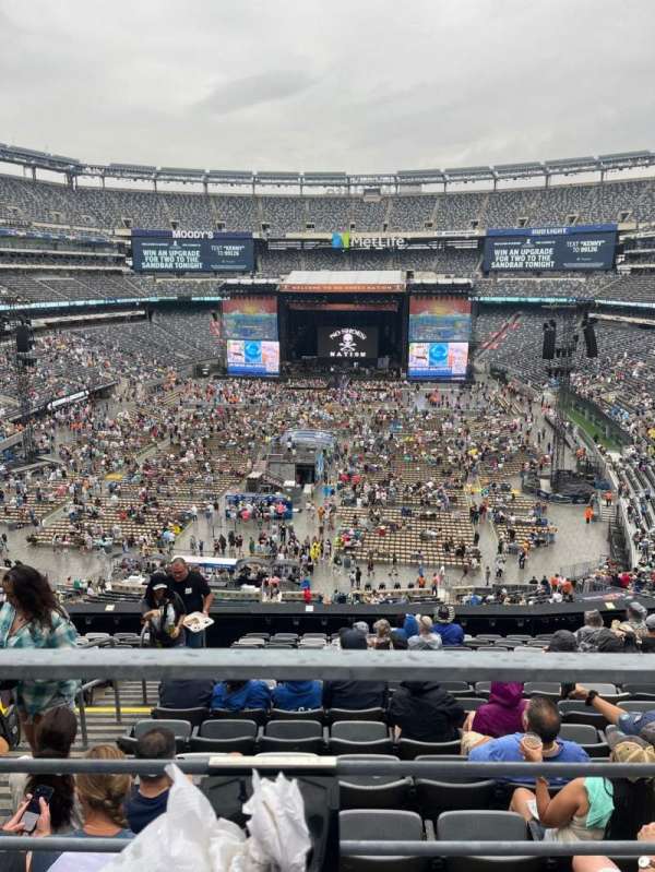MetLife Stadium, section: 225a, row: 13w, seat: 16