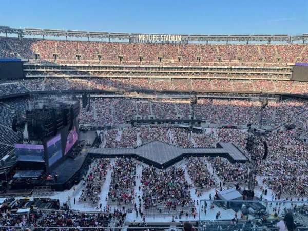 MetLife Stadium, section: 340, row: 7, seat: 1