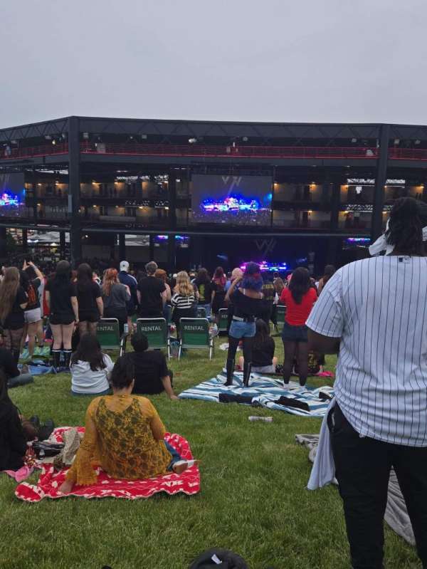 Credit Union 1 Amphitheatre, section: LAWN