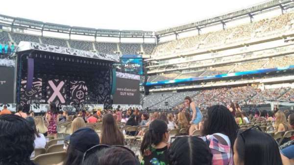 MetLife stadium, section: Floor 10, row: 24, seat: 5