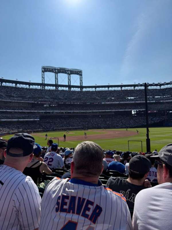 Citi Field, section: 107, row: 19, seat: 8