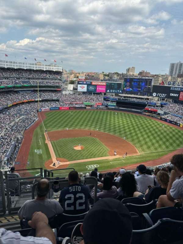 Yankee Stadium, section: 418, row: 10, seat: 27