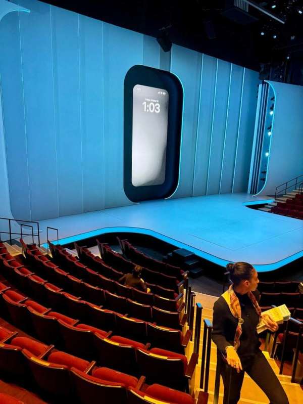 Vivian Beaumont Theater, section: Orchestra L, row: M, seat: 101