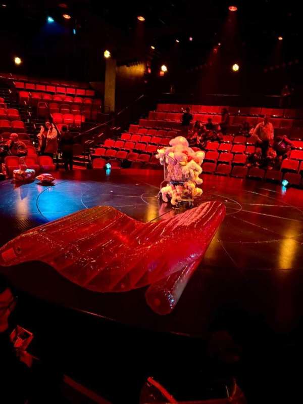 Circle in the Square Theatre, section: Orchestra 200 (Odd), row: B, seat: 211