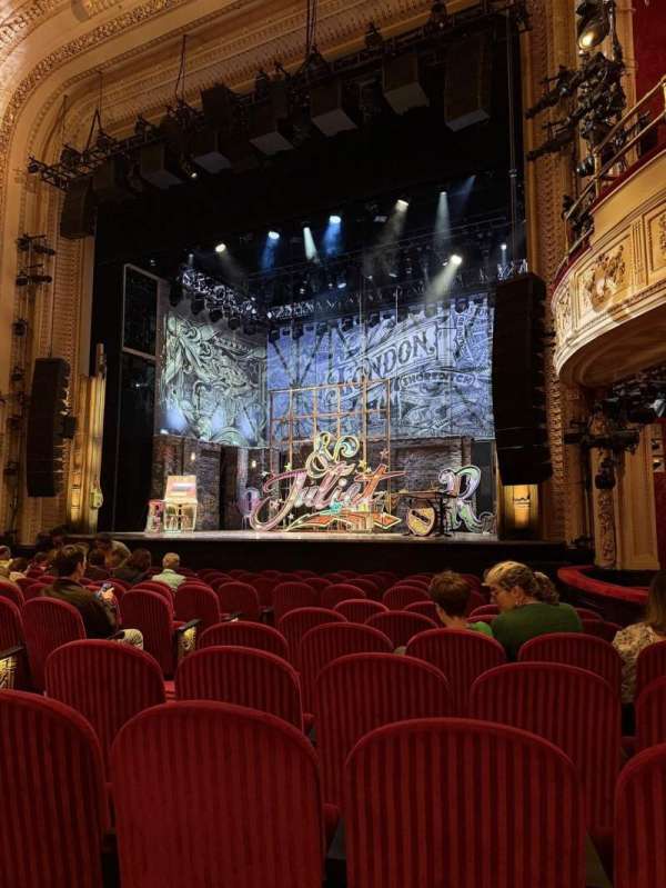 Royal Alexandra Theatre, section: Orchestra R, row: H, seat: 6