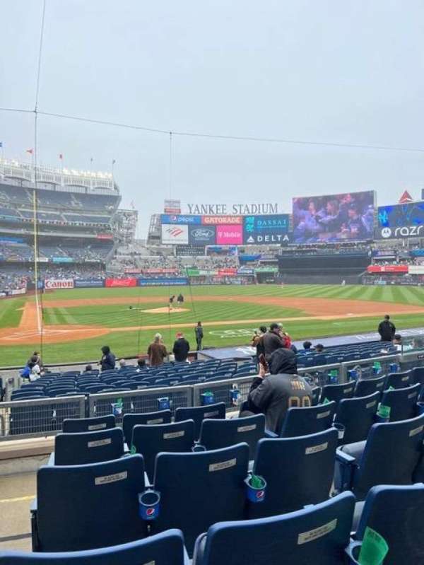 Yankee Stadium, section: 117A, row: 7, seat: 14