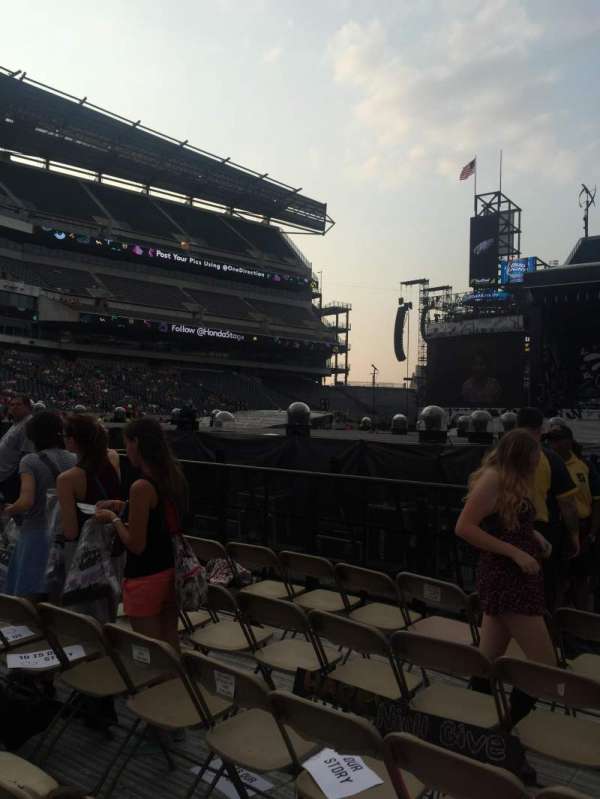 Lincoln Financial Field, section: Floor 10, row: 35, seat: 17
