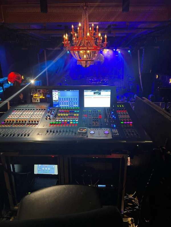 Irving Plaza, section: RAIL, row: AA, seat: 7