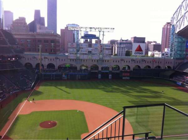 Daikin Park, section: 424, row: 3, seat: 20