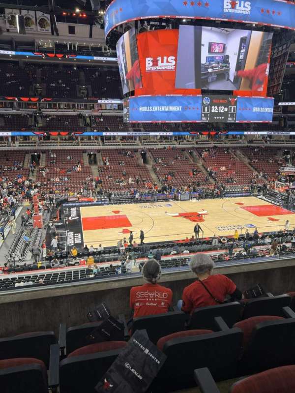 United Center, section: 219, row: 4, seat: 5