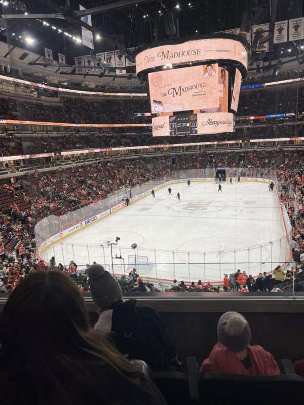 United Center, section: 208, row: 3, seat: 3