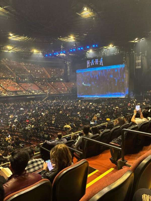 Kia Forum, section: 106, row: 6, seat: 8