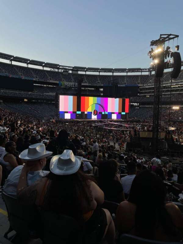 MetLife Stadium, section: 131, row: 28, seat: 28