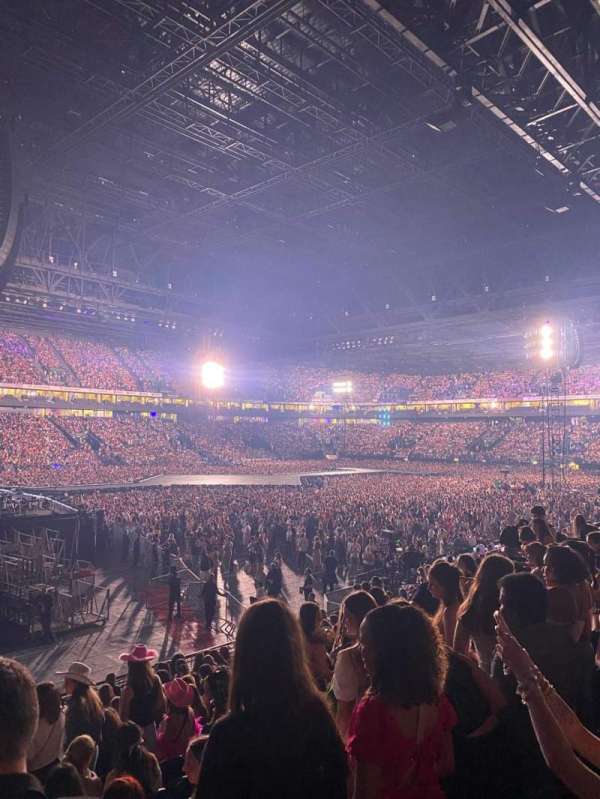 Paris La Défense Arena, section: 101, row: 19, seat: 17