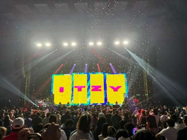 Rosemont Theatre, section: 109, row: Q, seat: 2