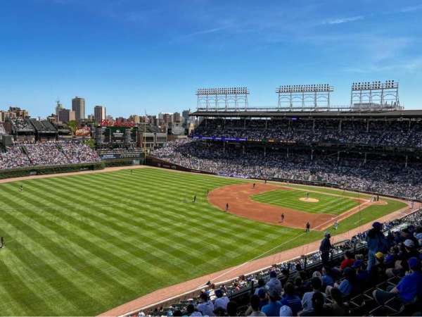 Wrigley Field, section: 304L, row: 9, seat: 1