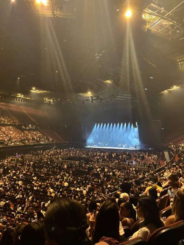 Kia Forum, section: 105, row: 11, seat: 1