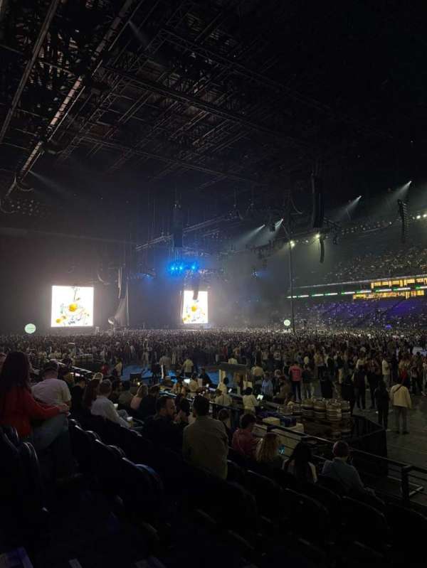 Paris La Défense Arena, section: 106, row: 11, seat: 30