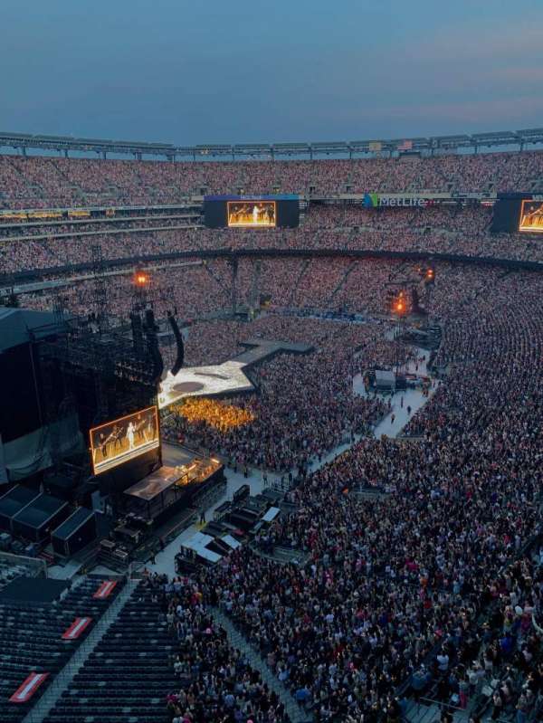 MetLife Stadium, section: 346, row: 5, seat: 9