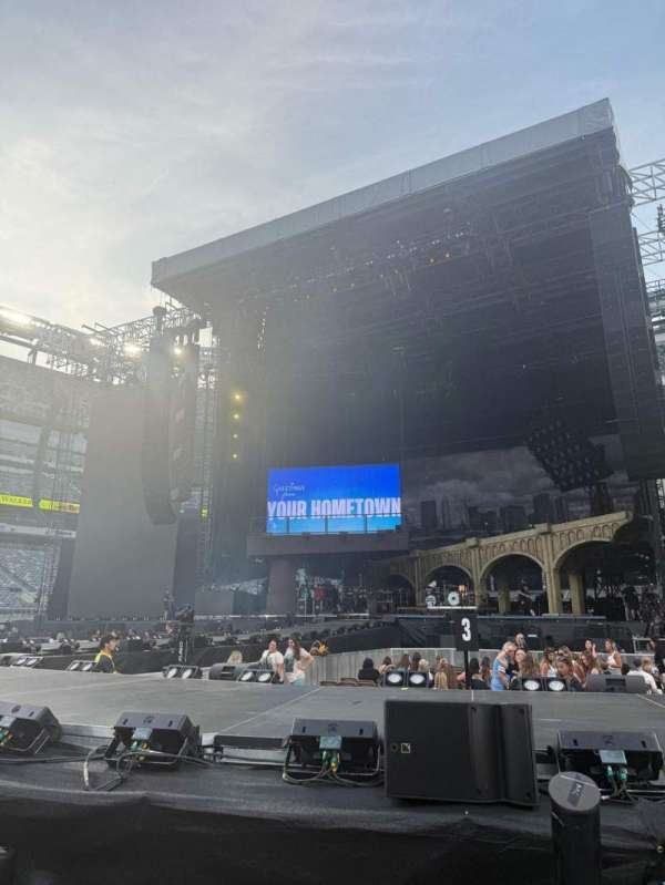 MetLife Stadium, section: Floor 2, row: 22, seat: 8