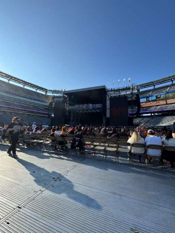 MetLife Stadium, section: Floor 7, row: 1, seat: 24