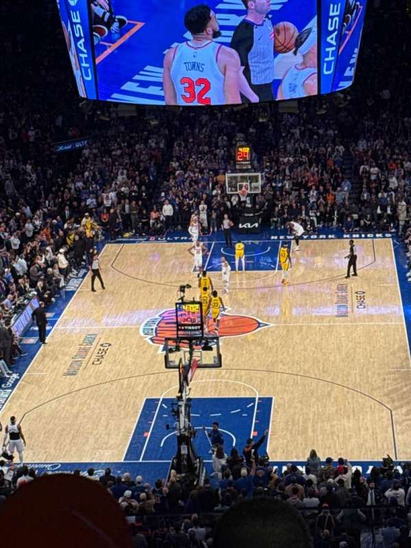 Madison Square Garden, section: 417, row: 3, seat: 9