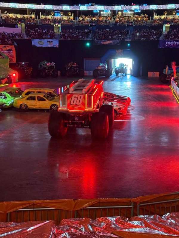 Desert Diamond Arena , section: 116, row: M, seat: 9