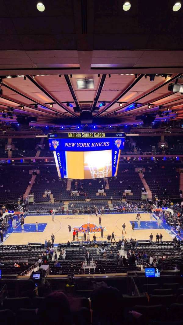 Madison Square Garden, section: 225, row: 8, seat: 9