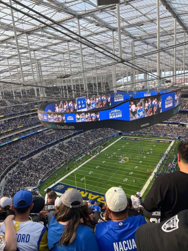 SoFi Stadium, section: 528, row: 20, seat: 3