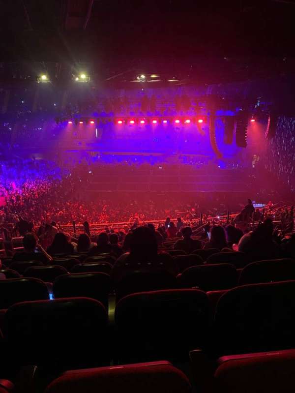 Kia Forum, section: 211, row: 17, seat: 6