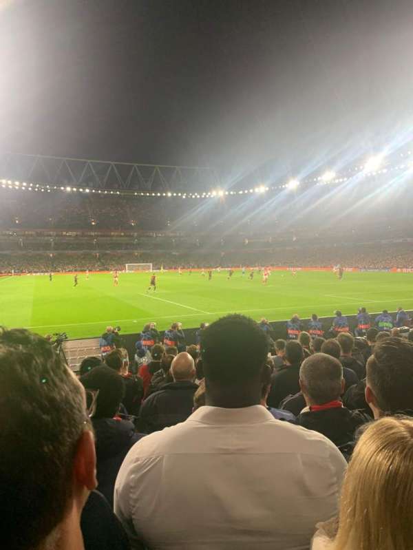 Emirates Stadium, section: 27, row: 9, seat: 822
