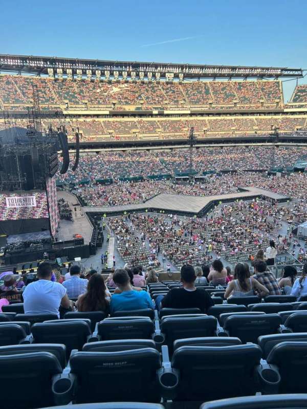 Lincoln Financial Field, section: C37, row: 19, seat: 8