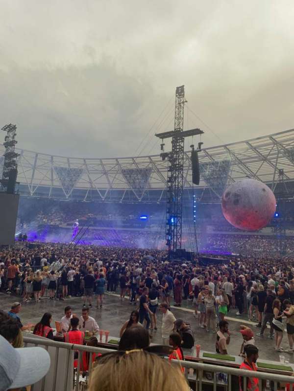 London Stadium, section: 141, row: 11, seat: 139