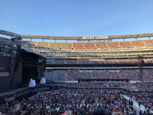 MetLife Stadium, section: 140, row: 29, seat: 15