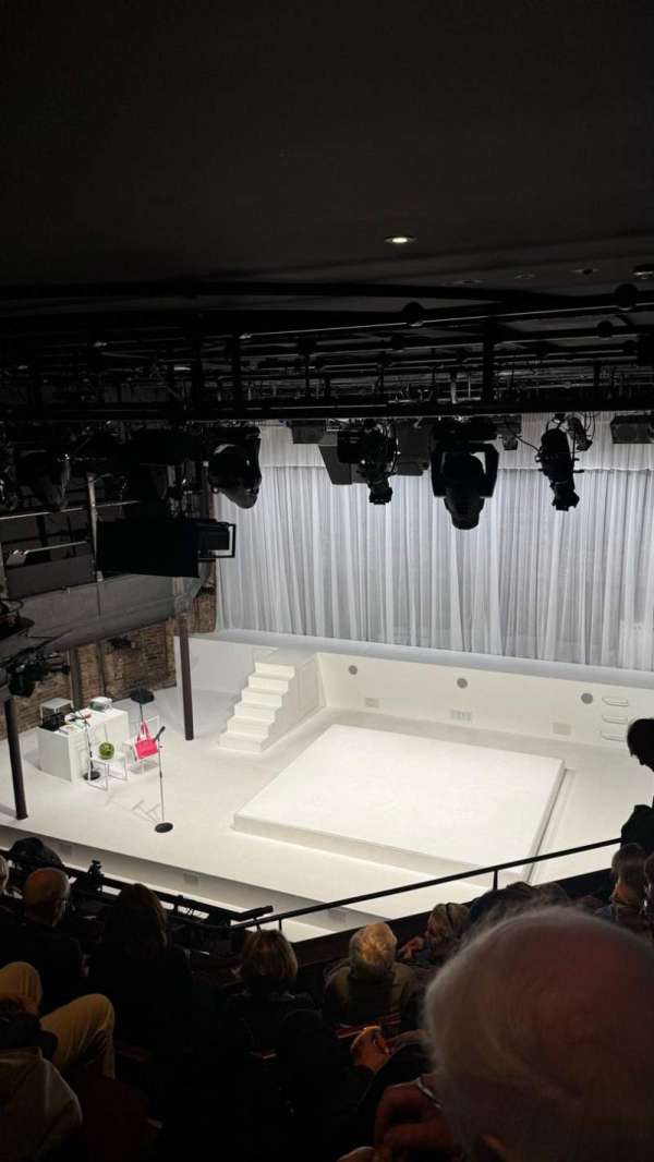 Almeida Theatre, section: Circle, row: E, seat: 22
