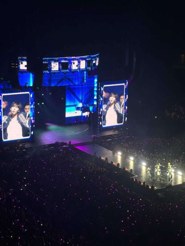AO Arena, section: 206, row: Q, seat: 13