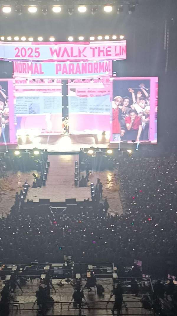 Uber Arena, section: 411, row: 3, seat: 14