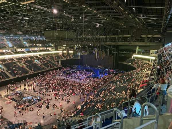 Uber Arena, section: 415, row: 7, seat: 12