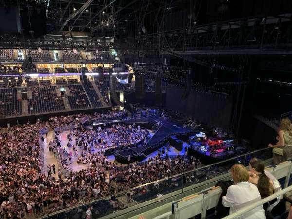 Uber Arena, section: 419, row: 4, seat: 4