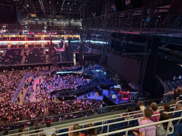 Uber Arena, section: 420, row: 7, seat: 4