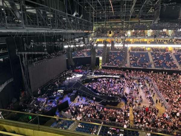Uber Arena, section: 402, row: 4, seat: 11