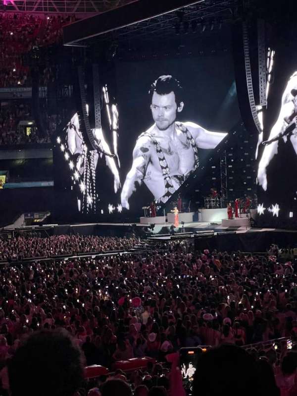 Wembley Stadium, section: 143, row: 26, seat: 13