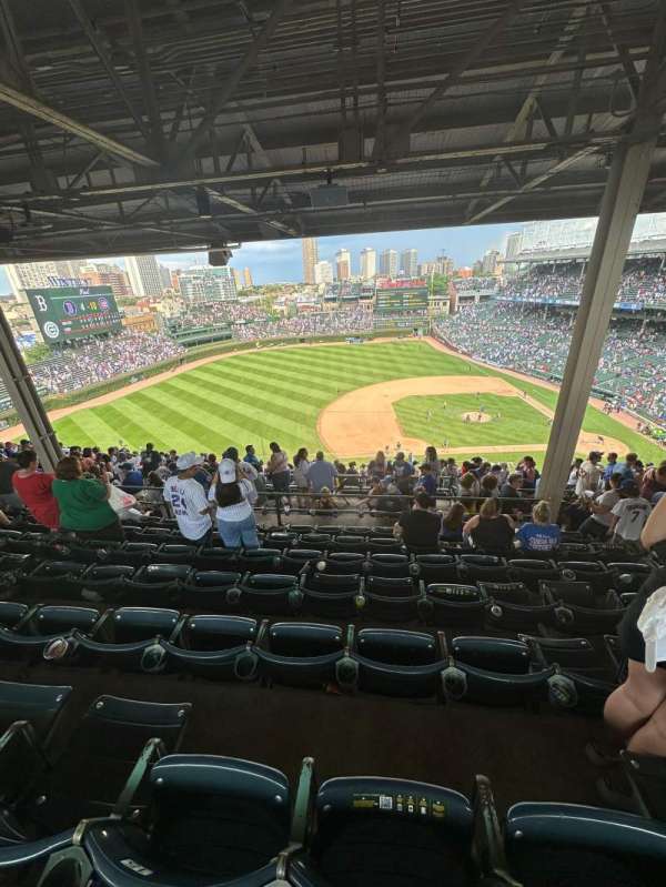 Wrigley Field, section: 410L, row: 7, seat: 16