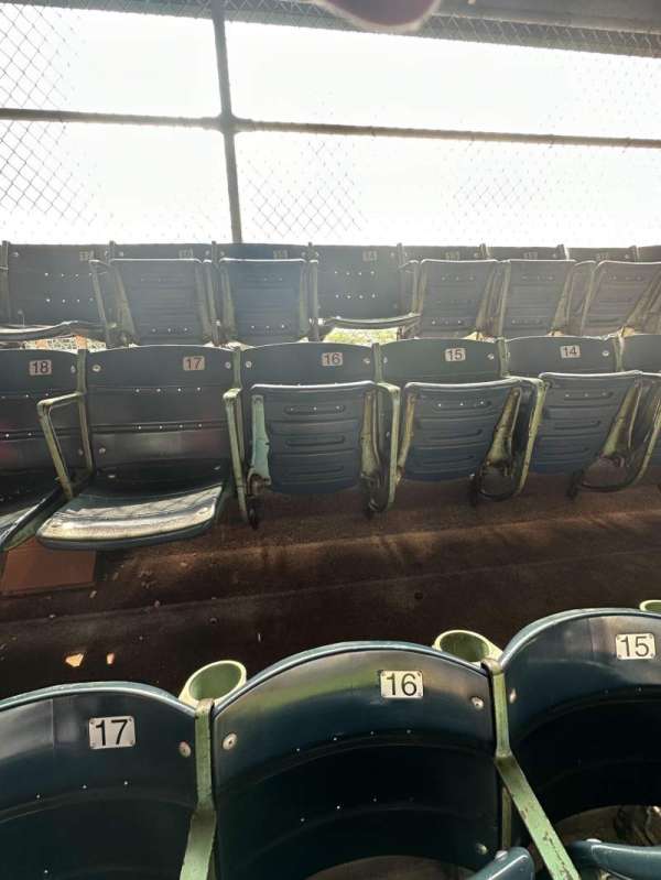 Wrigley Field, section: 410L, row: 7, seat: 16